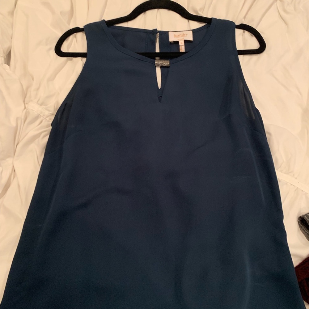 Laundry size medium shirt
